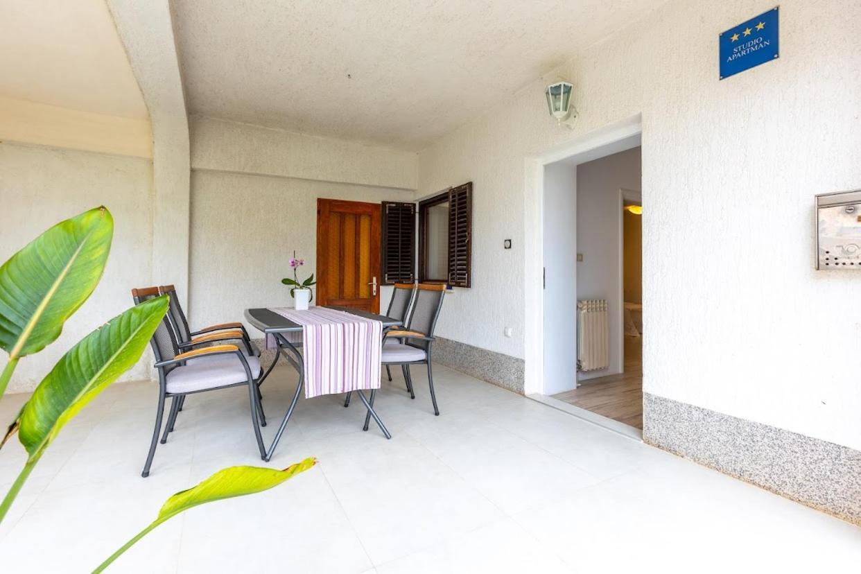 Apartment Anton Punat Buitenkant foto